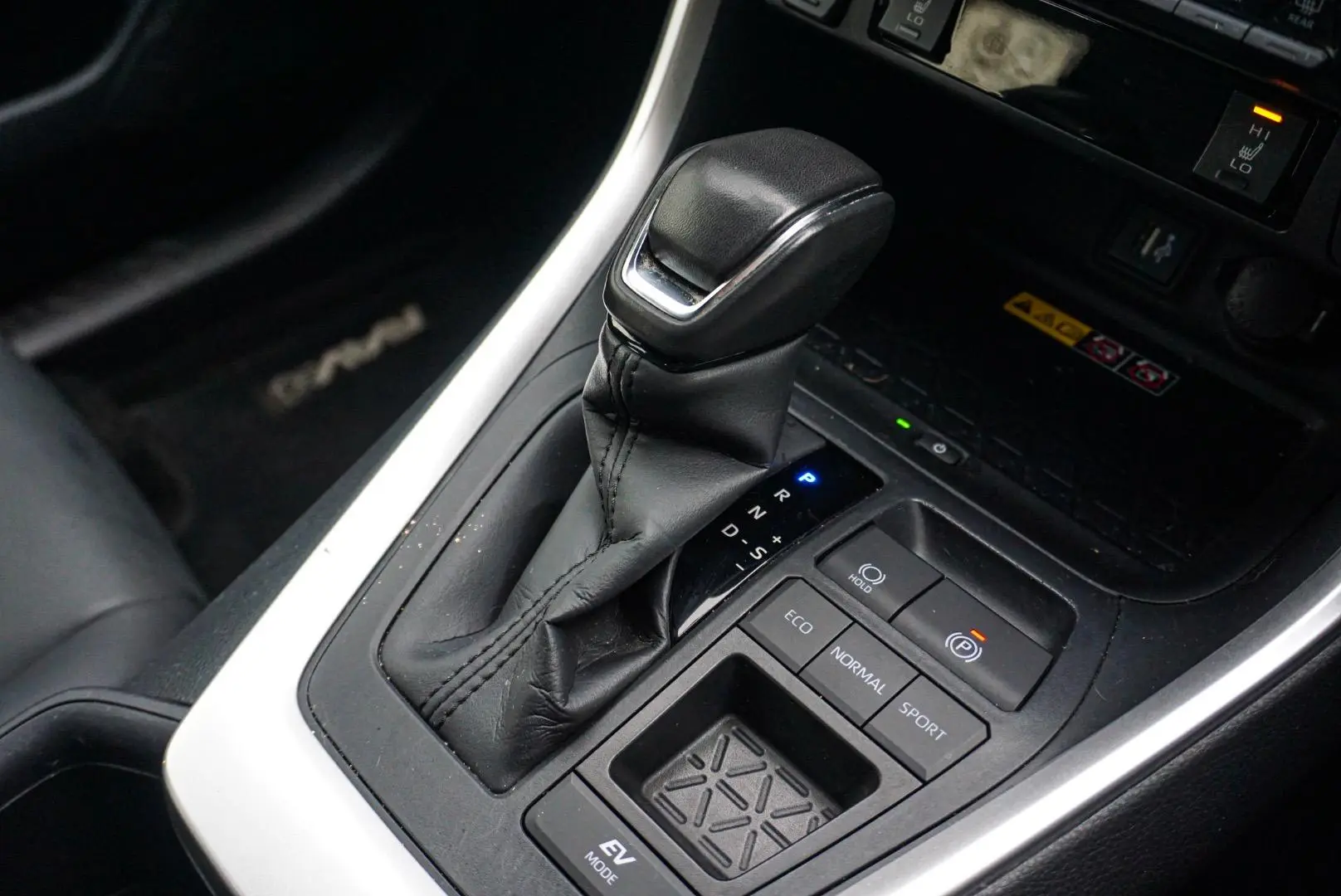 2023 Toyota RAV4 Gallery Image 17