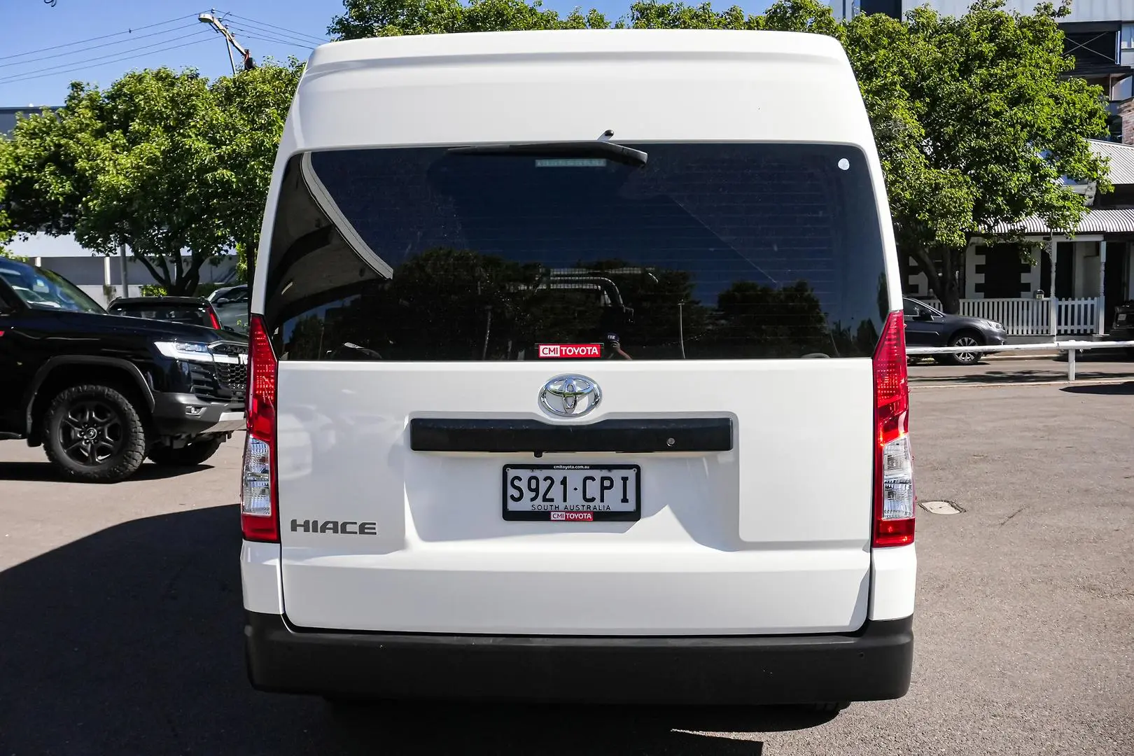 2022 Toyota Hiace Gallery Image 5