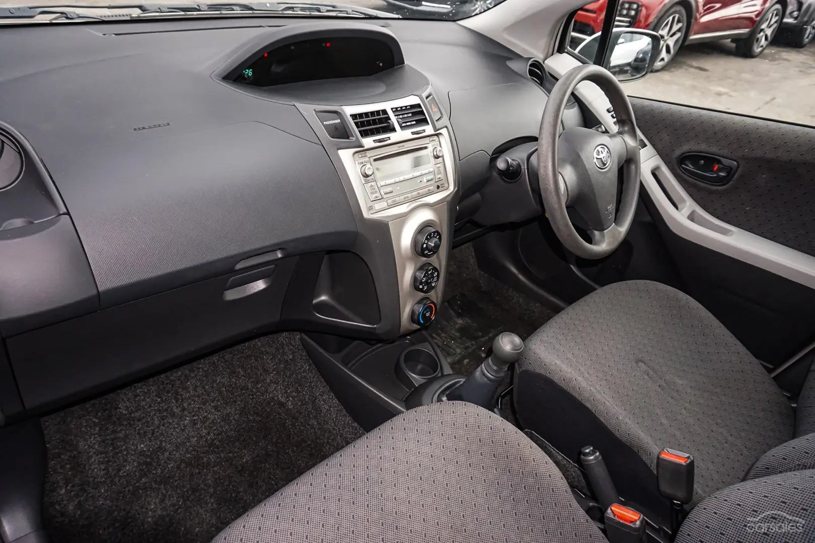 2010 Toyota Yaris Image 10