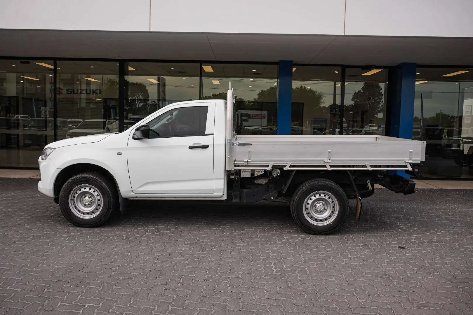 2021 Isuzu D-MAX Gallery Image 4