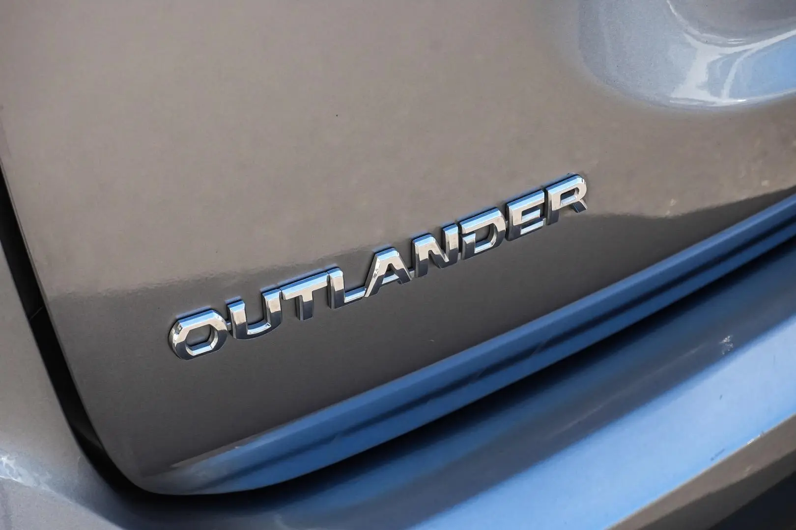 2020 Mitsubishi Outlander Gallery Image 9