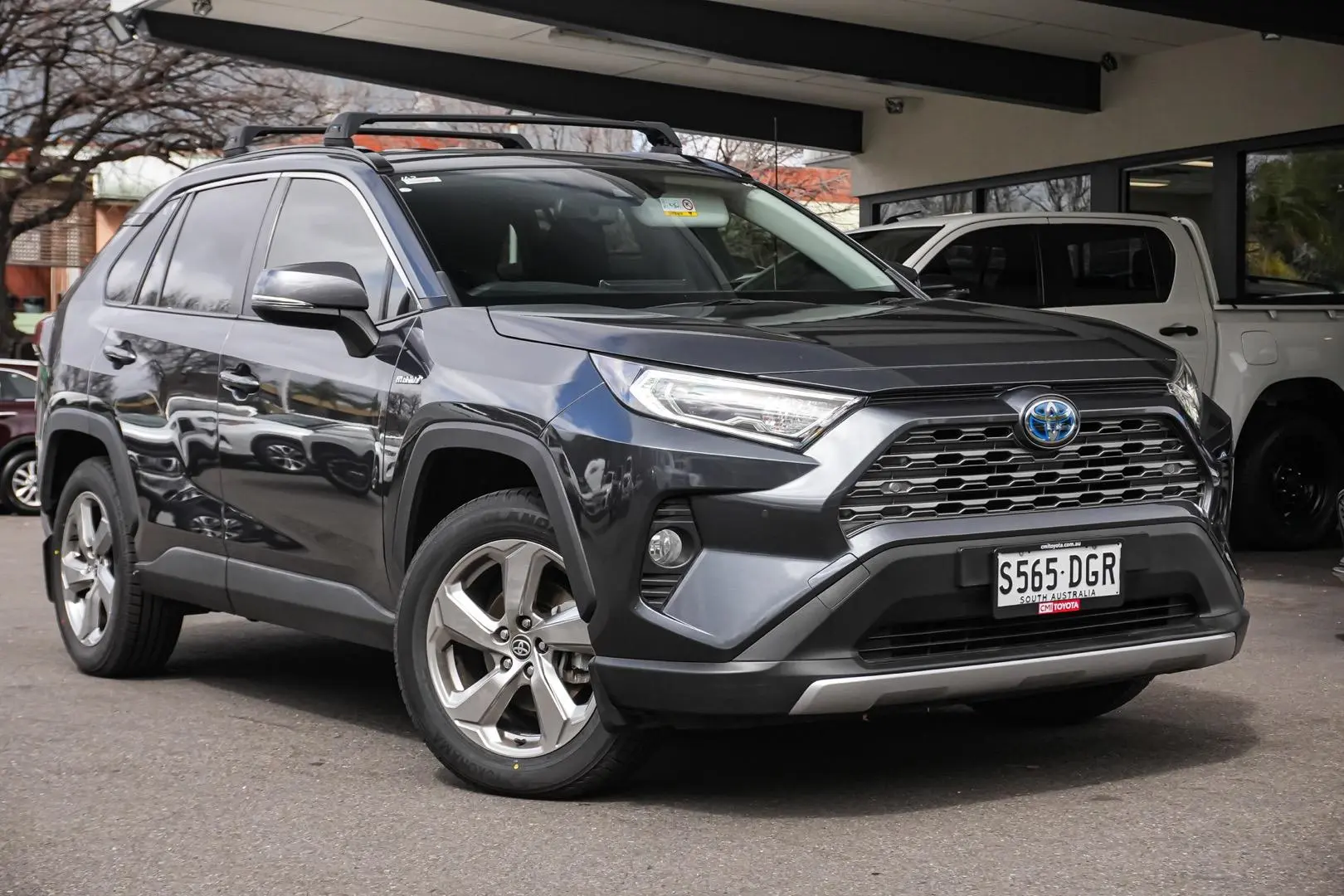 2020 Toyota RAV4 Gallery Image 2