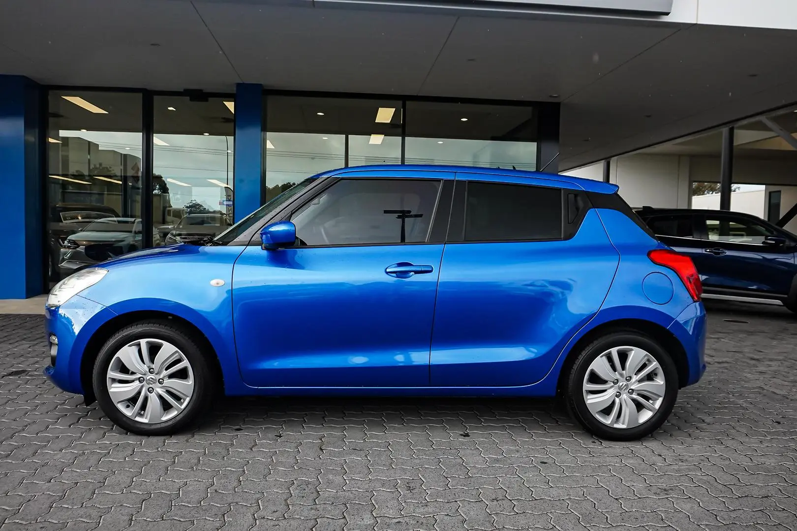 2019 Suzuki Swift Gallery Image 4