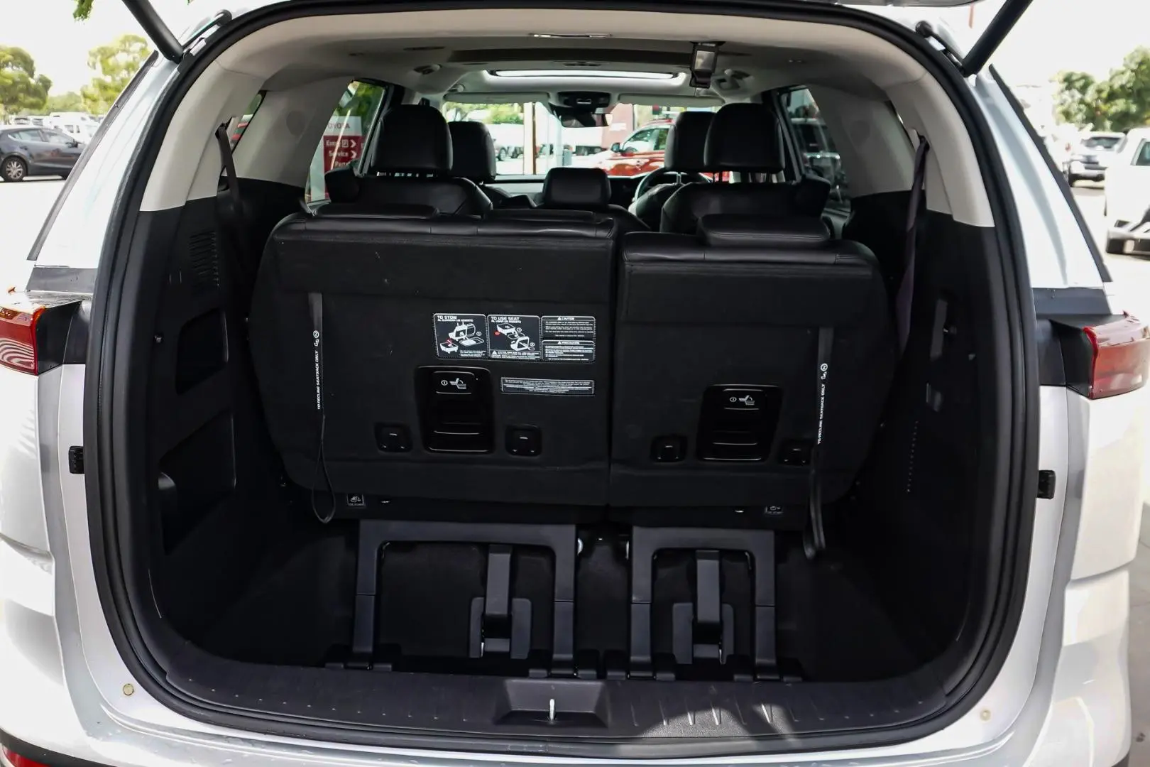 2021 Kia Carnival Gallery Image 12