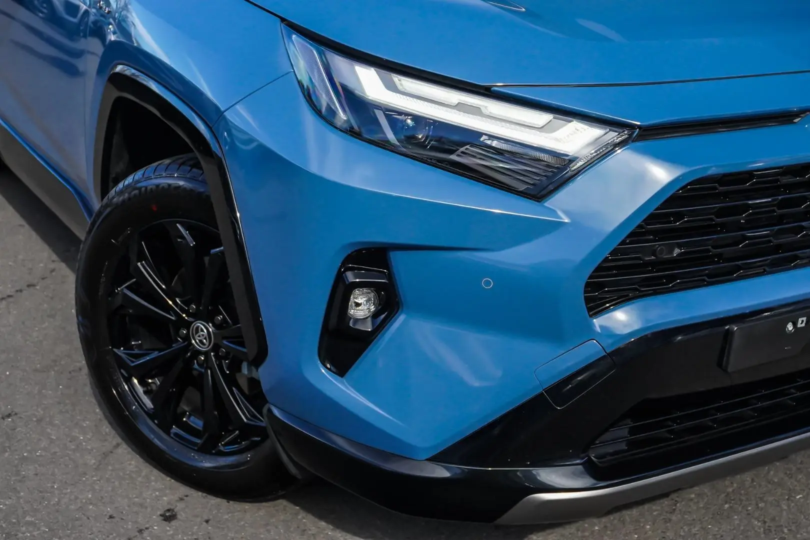 2025 Toyota RAV4 Gallery Image 12