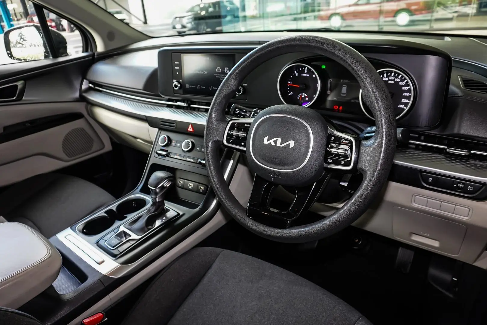 2022 Kia Carnival Gallery Image 6