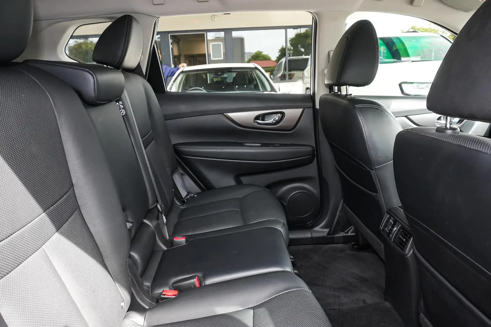 2017 Nissan X-TRAIL Gallery Image 15