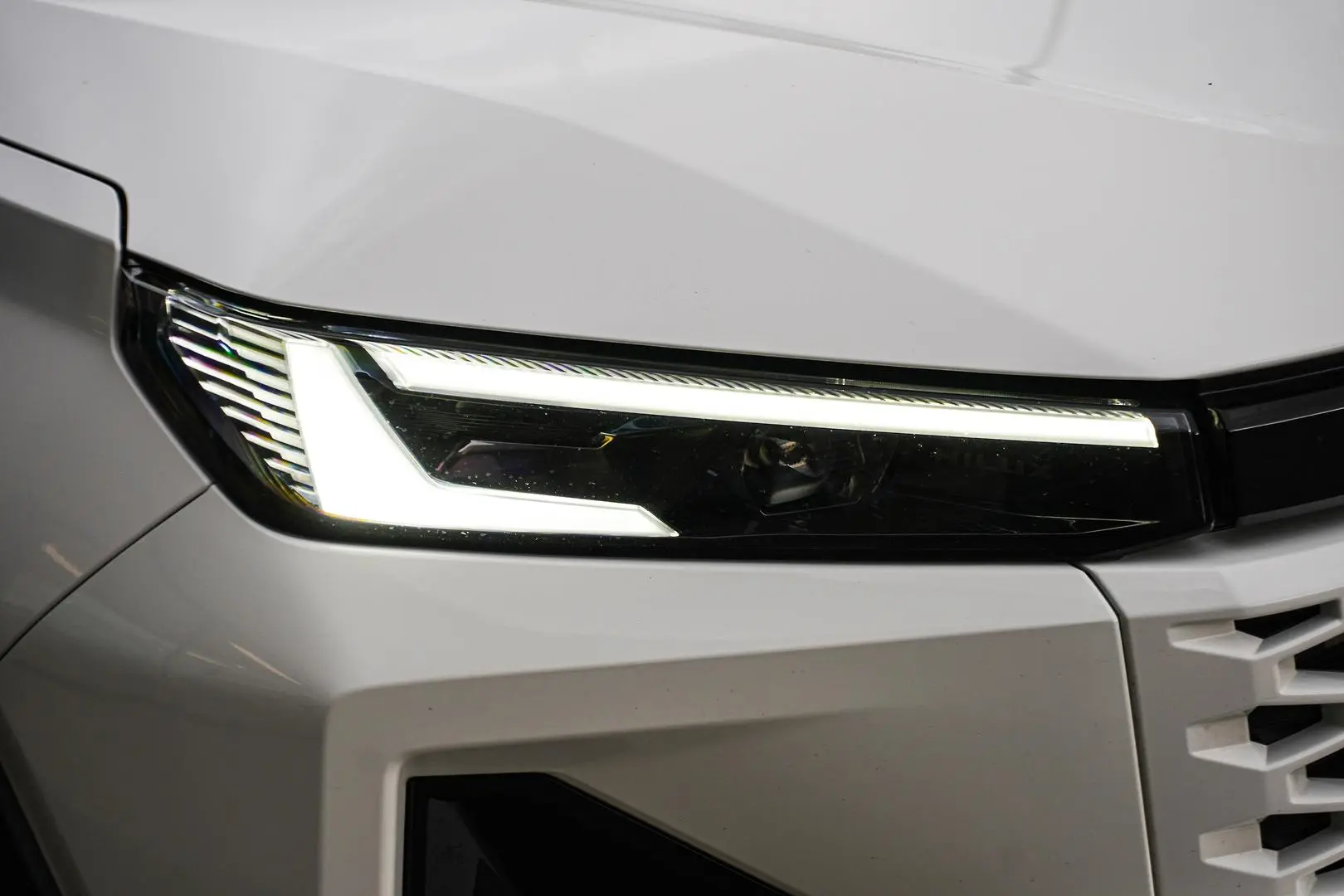 2025 Toyota Hilux Gallery Image 12
