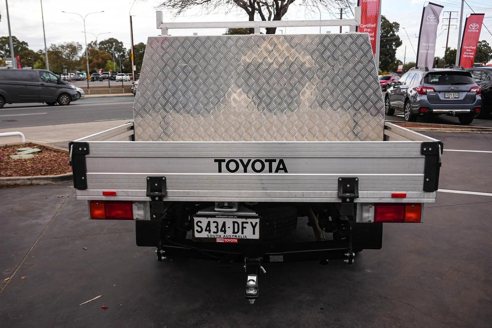 2025 Toyota Hilux Gallery Image 6