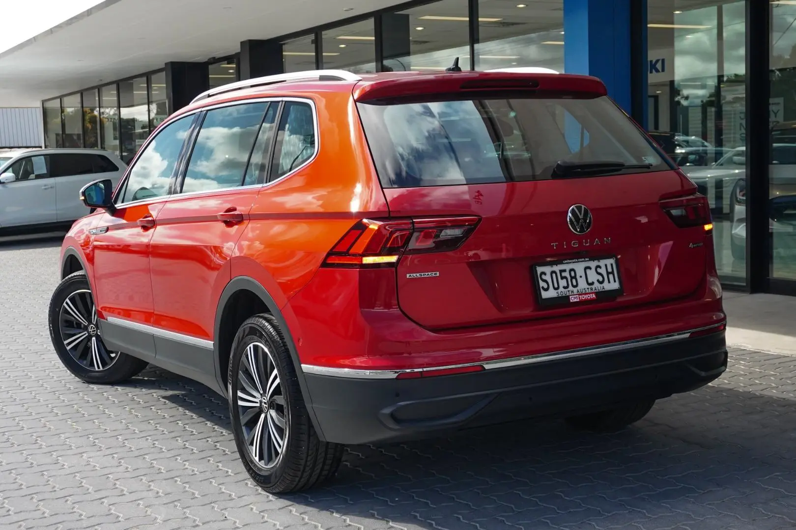 2022 Volkswagen Tiguan Gallery Image 3