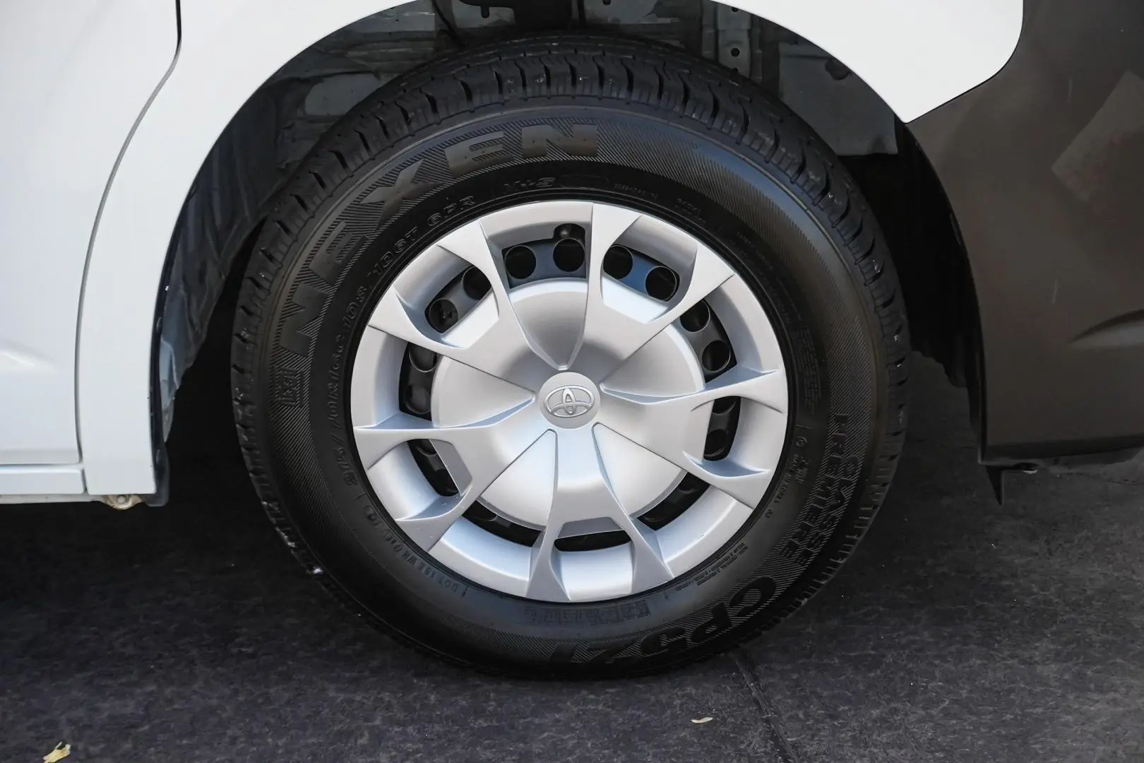 2021 Toyota Hiace Gallery Image 15