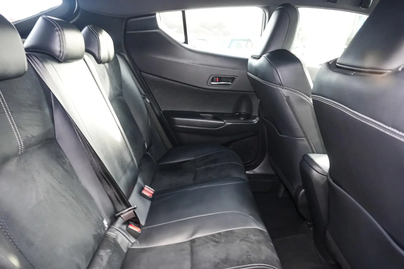 2022 Toyota C-HR Gallery Image 9