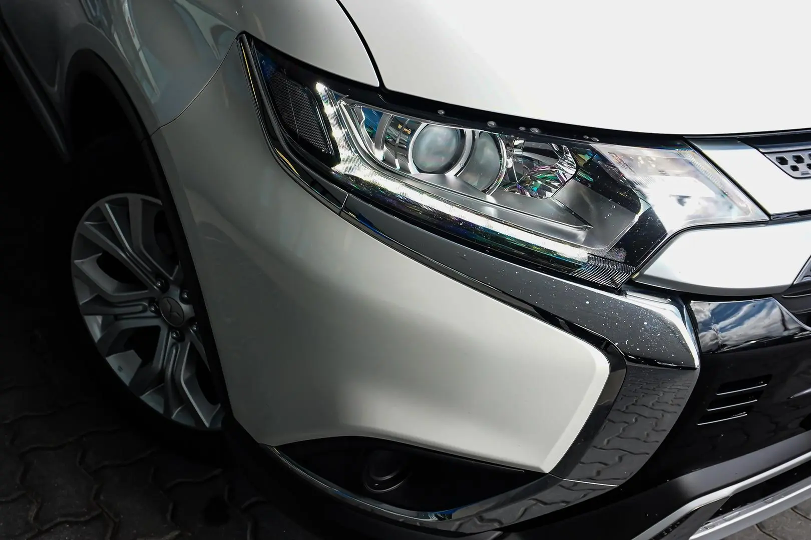 2020 Mitsubishi Outlander Gallery Image 11