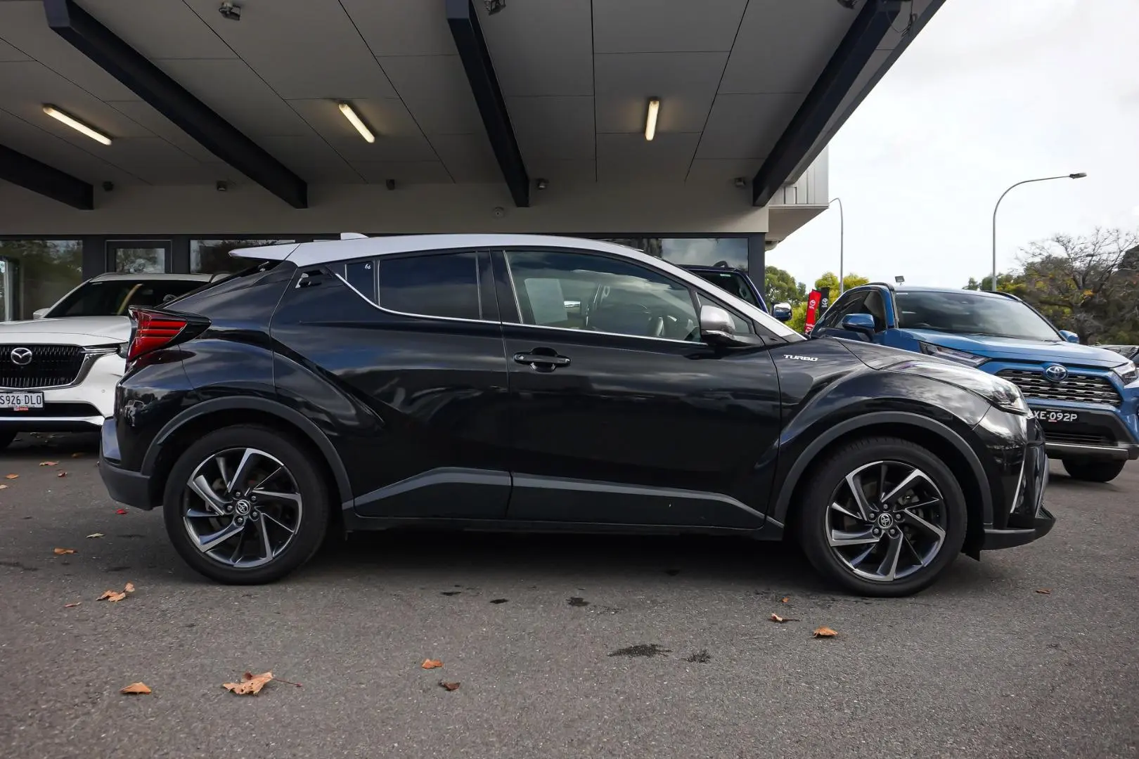 2019 Toyota C-HR Gallery Image 4