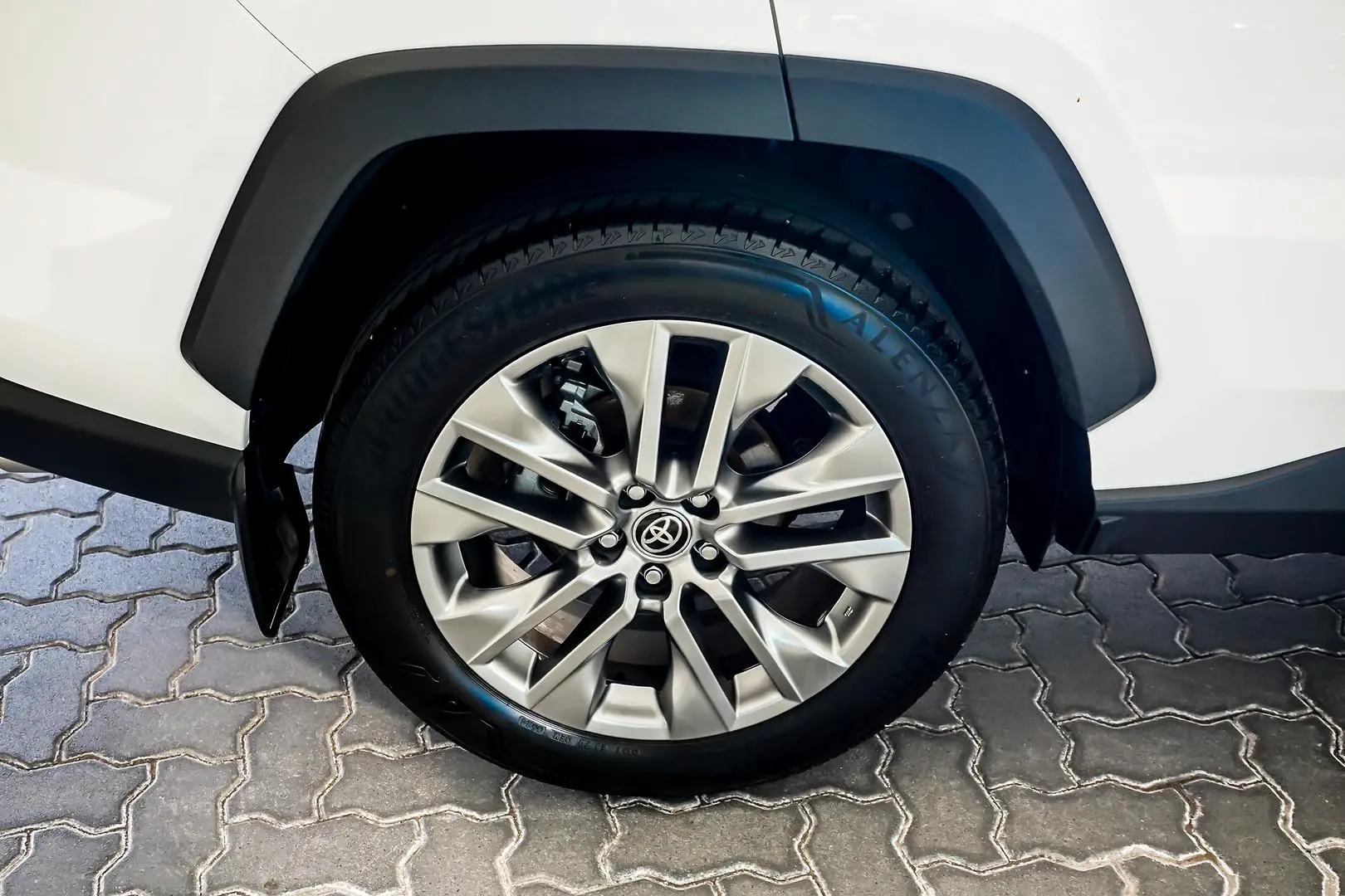 2024 Toyota RAV4 Gallery Image 17