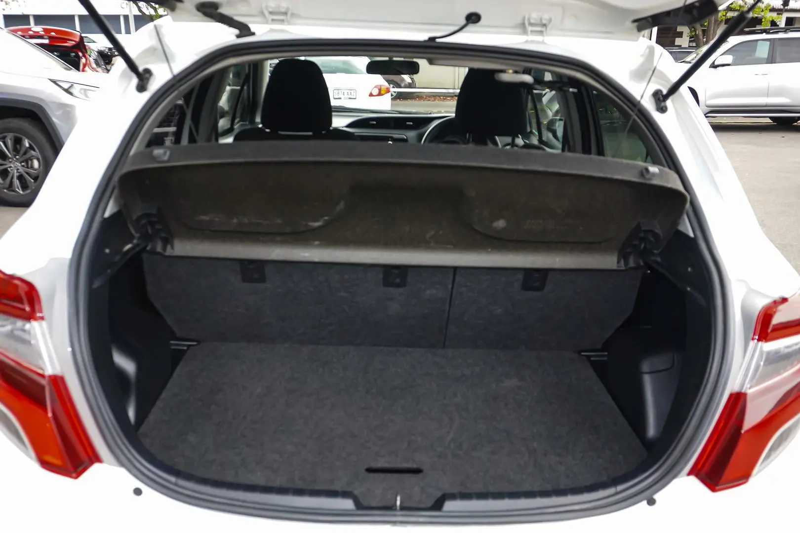 2016 Toyota Yaris Gallery Image 9