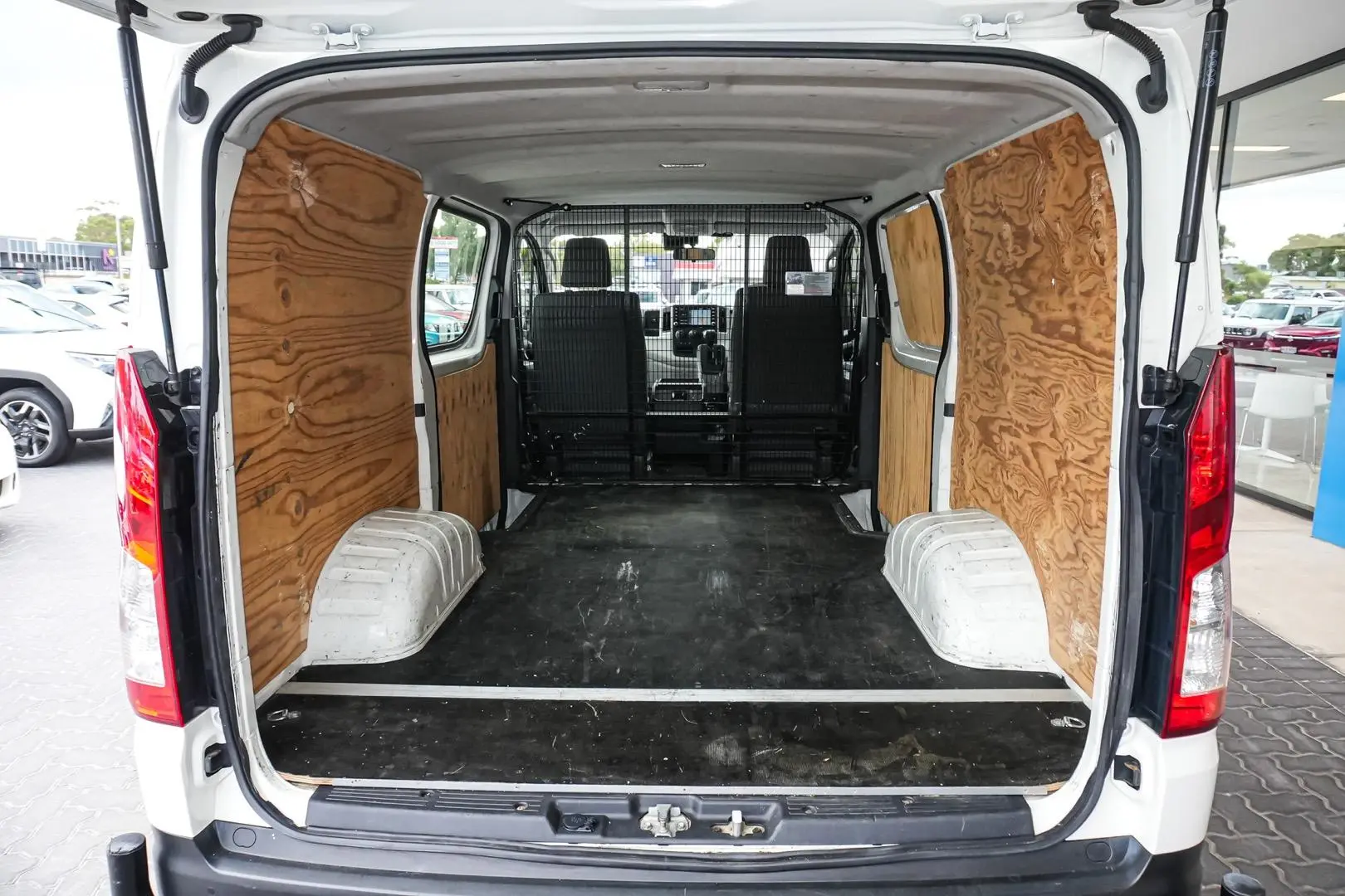 2021 Toyota Hiace Gallery Image 11