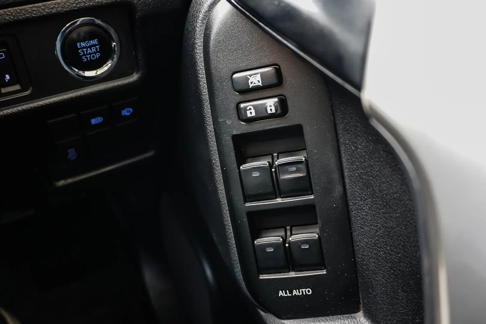 2020 Toyota Landcruiser Prado Gallery Image 22