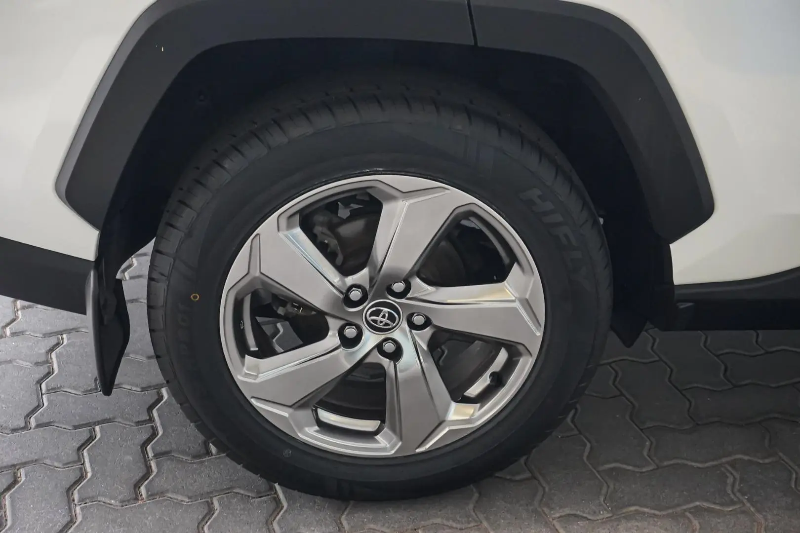 2019 Toyota RAV4 Gallery Image 17