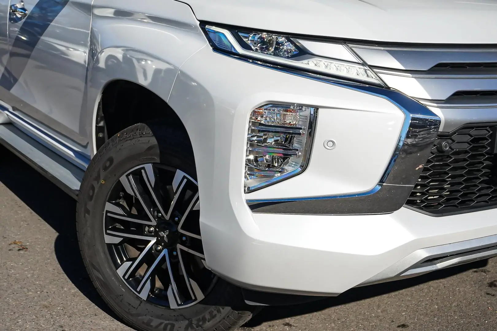 2021 Mitsubishi Pajero Sport Gallery Image 12