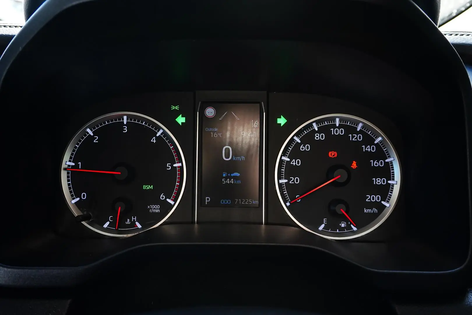 2019 Toyota Granvia Gallery Image 22