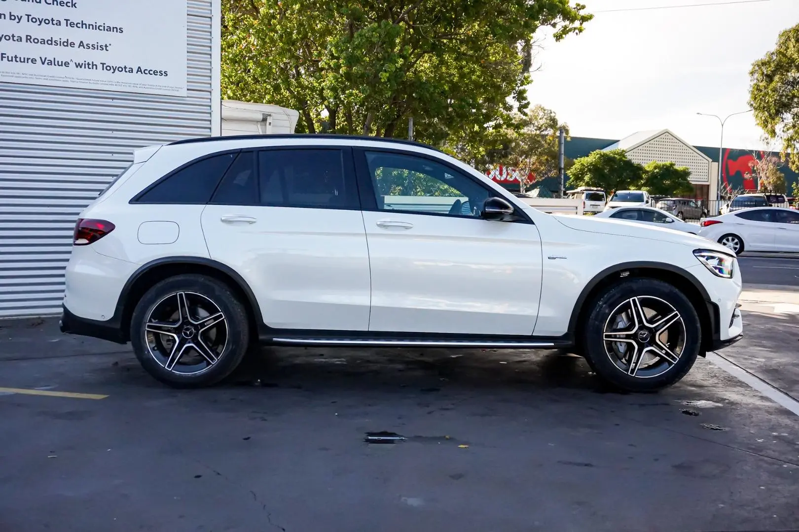 2022 Mercedes-Benz GLC-Class Gallery Image 4