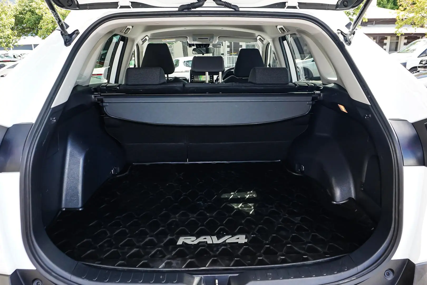 2020 Toyota RAV4 Gallery Image 10