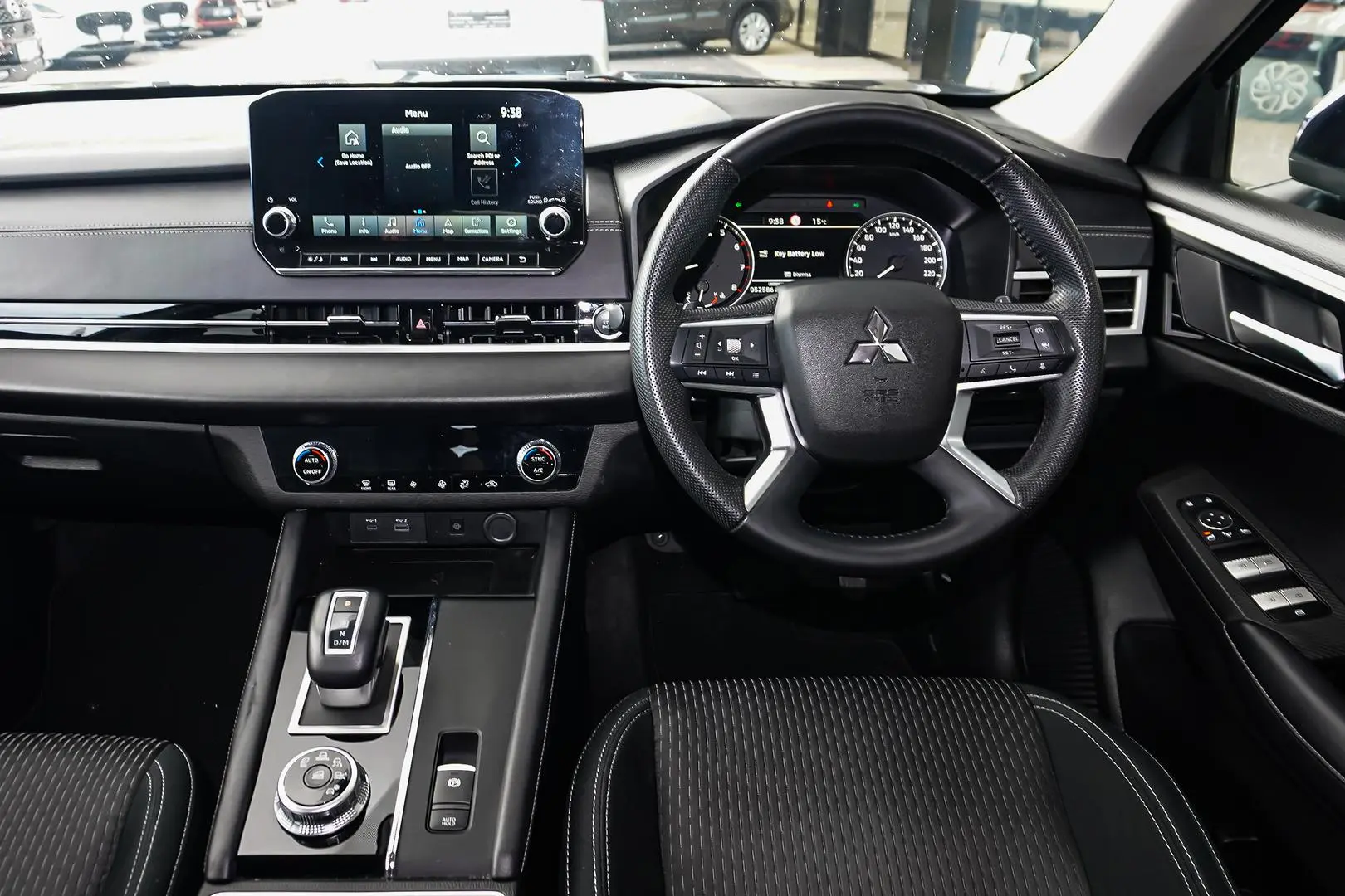 2023 Mitsubishi Outlander Gallery Image 9