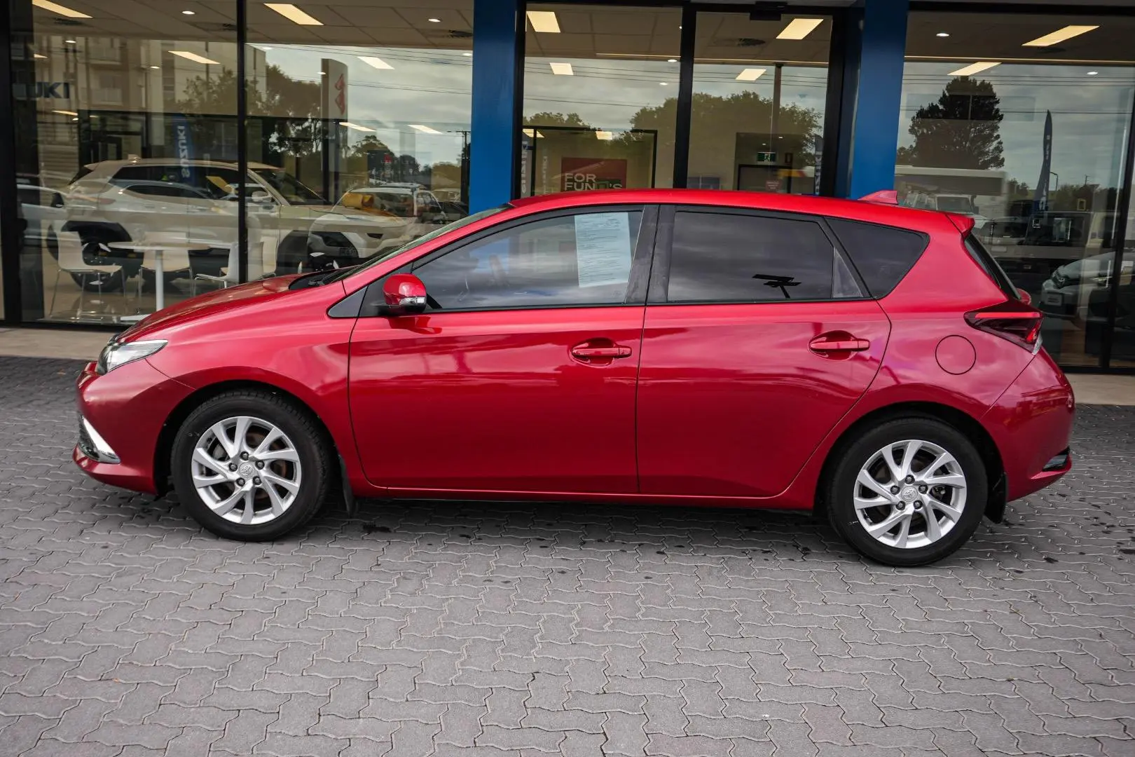 2016 Toyota Corolla Gallery Image 4