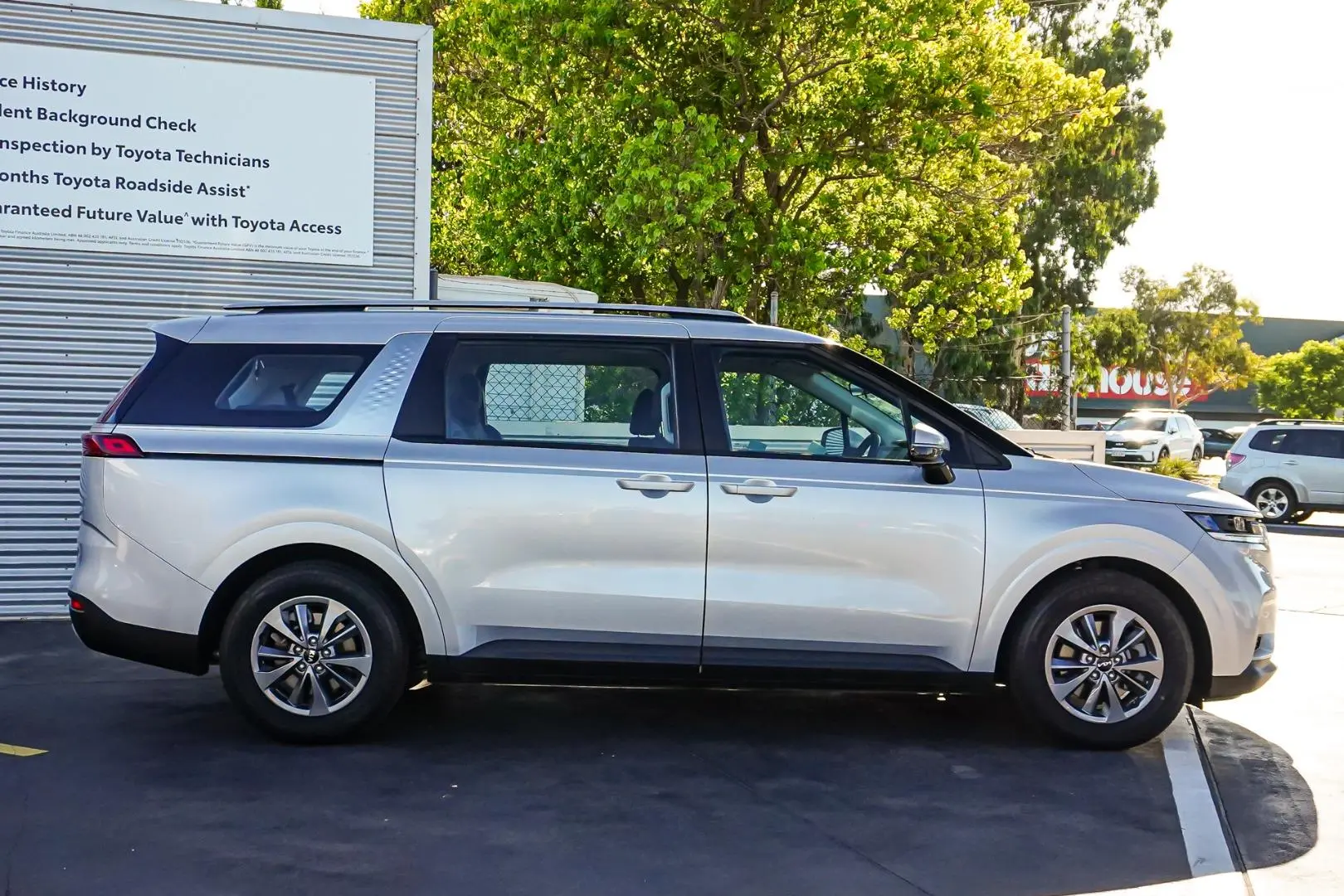 2022 Kia Carnival Gallery Image 4