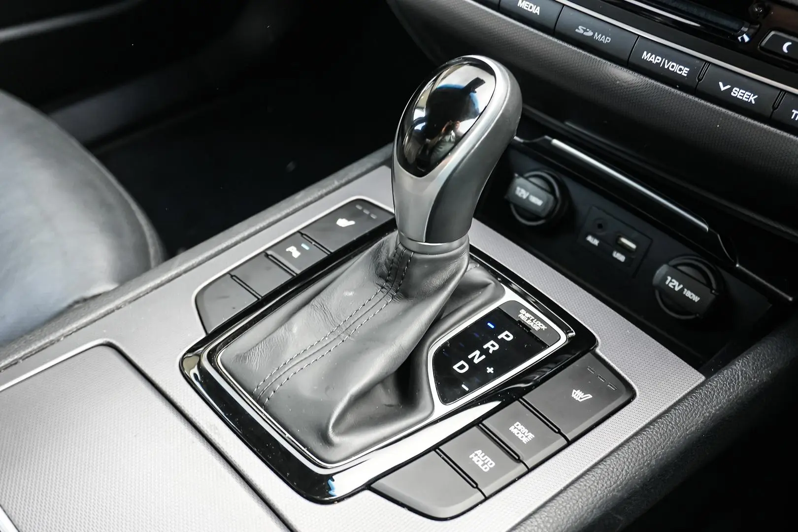 2014 Hyundai Genesis Gallery Image 17