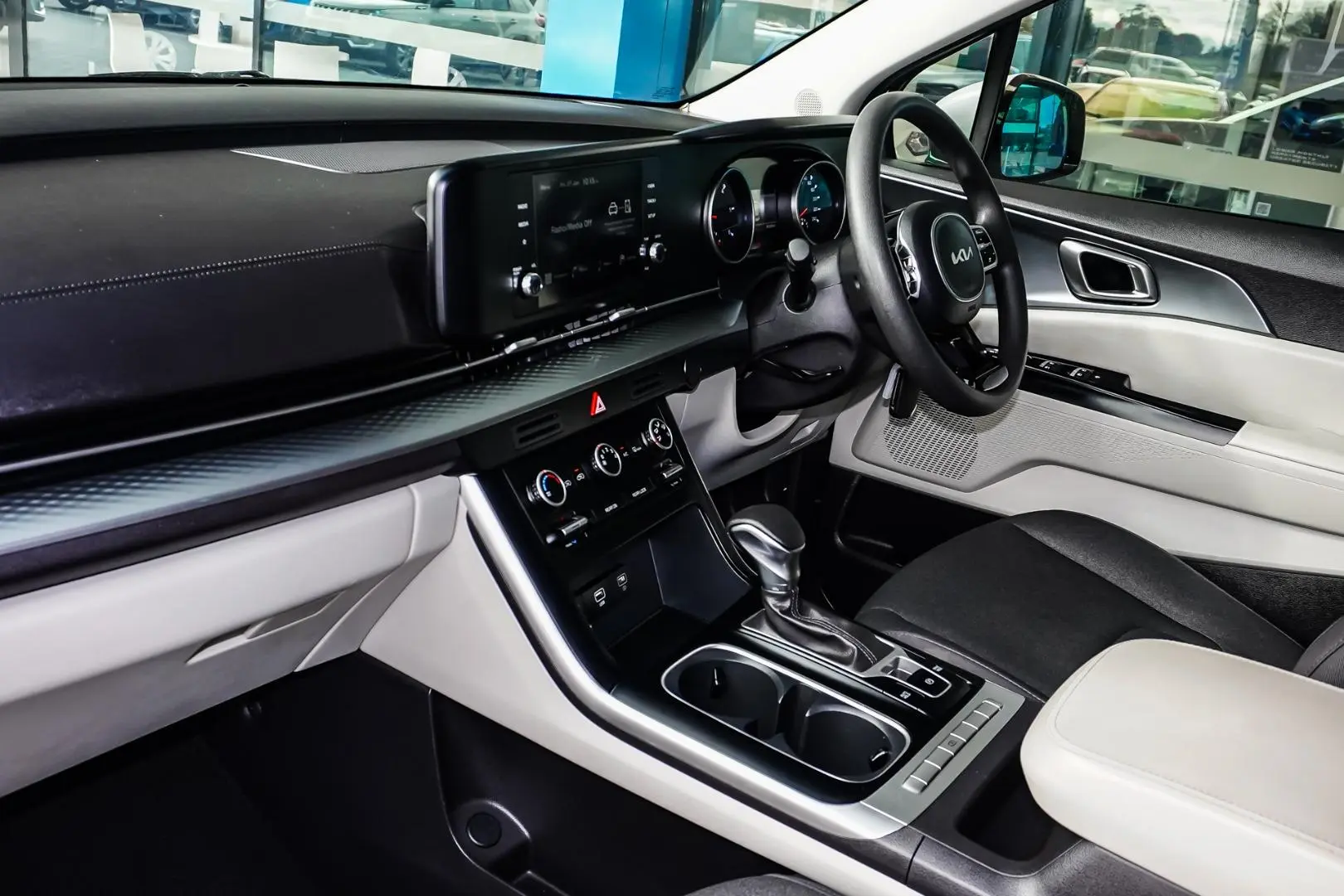 2023 Kia Carnival Gallery Image 10