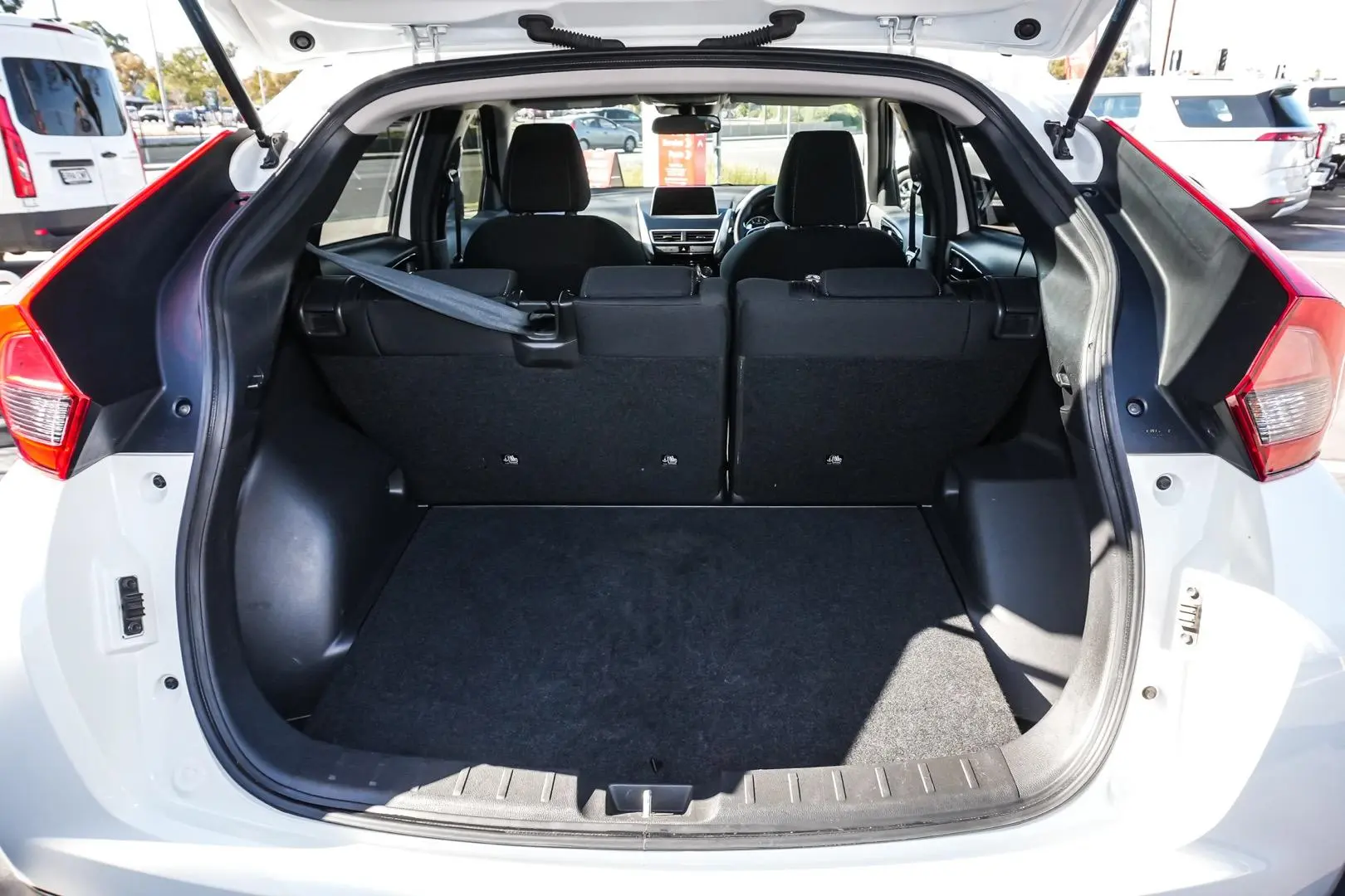 2020 Mitsubishi Eclipse Cross Gallery Image 11