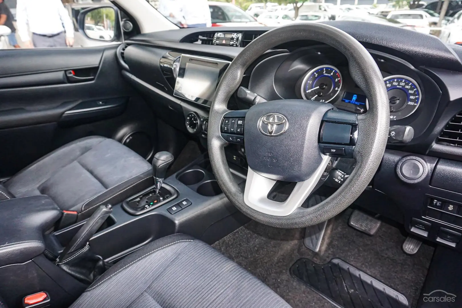 2017 Toyota Hilux Image 7