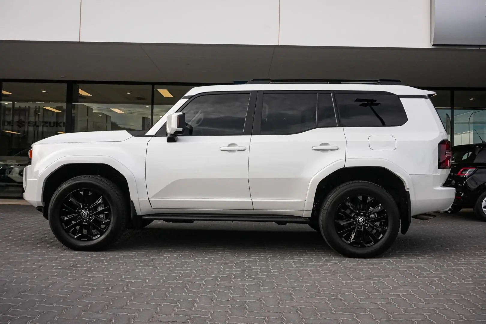 2025 Toyota Landcruiser Prado Gallery Image 4