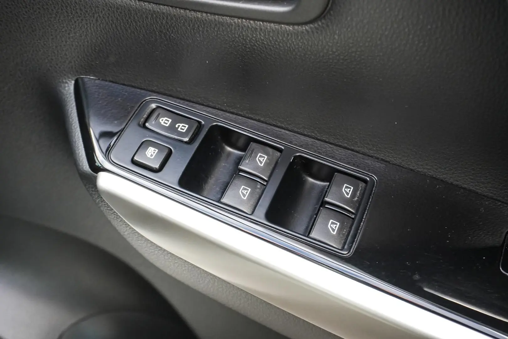 2021 Mitsubishi Pajero Sport Gallery Image 16