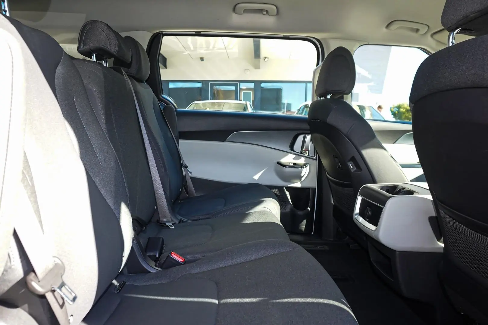 2022 Kia Carnival Gallery Image 8
