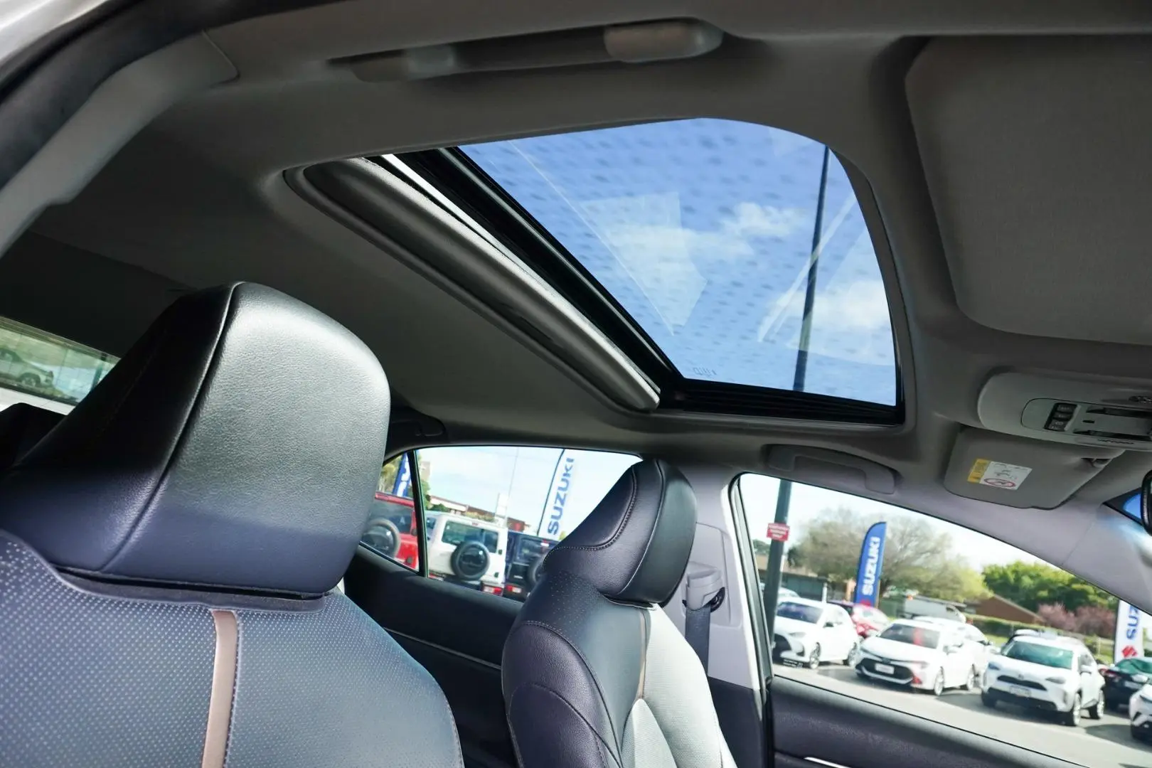 2019 Toyota Camry Gallery Image 8