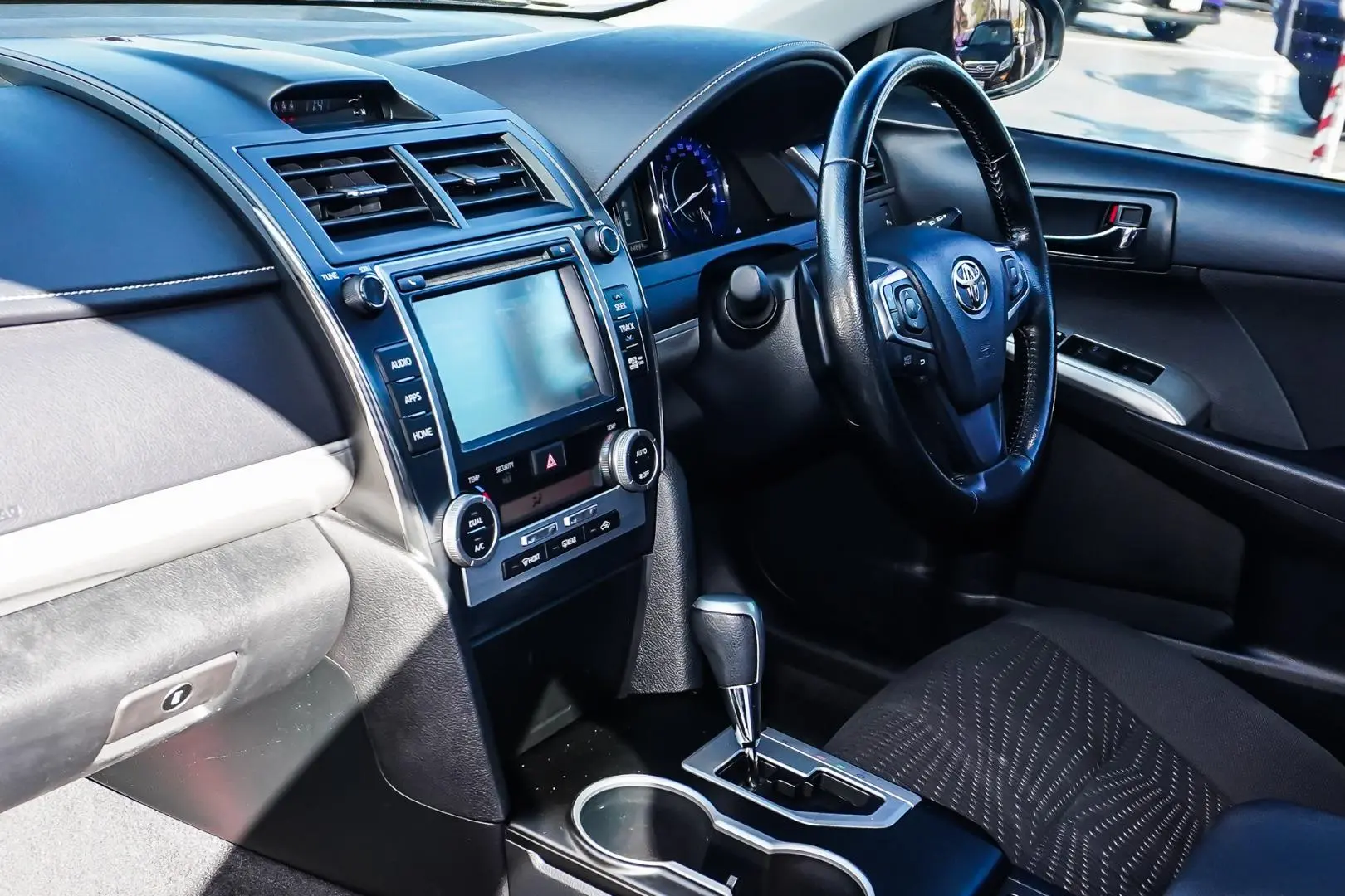 2017 Toyota Camry Gallery Image 10