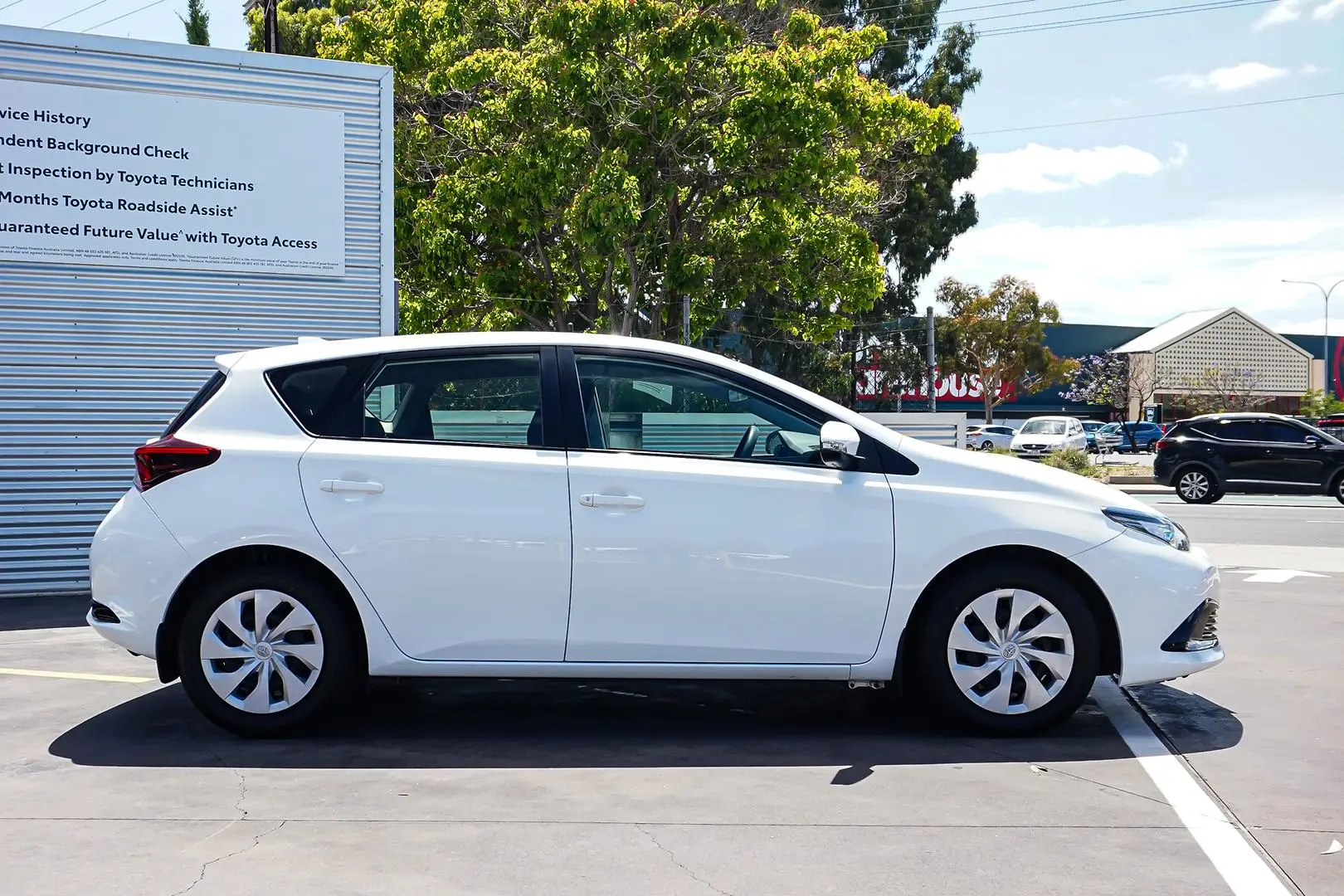 2018 Toyota Corolla Gallery Image 4