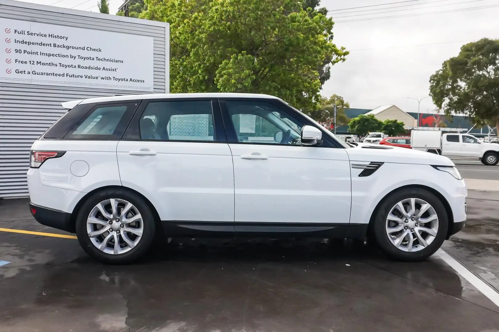 2017 Land Rover Range Rover Sport Gallery Image 4