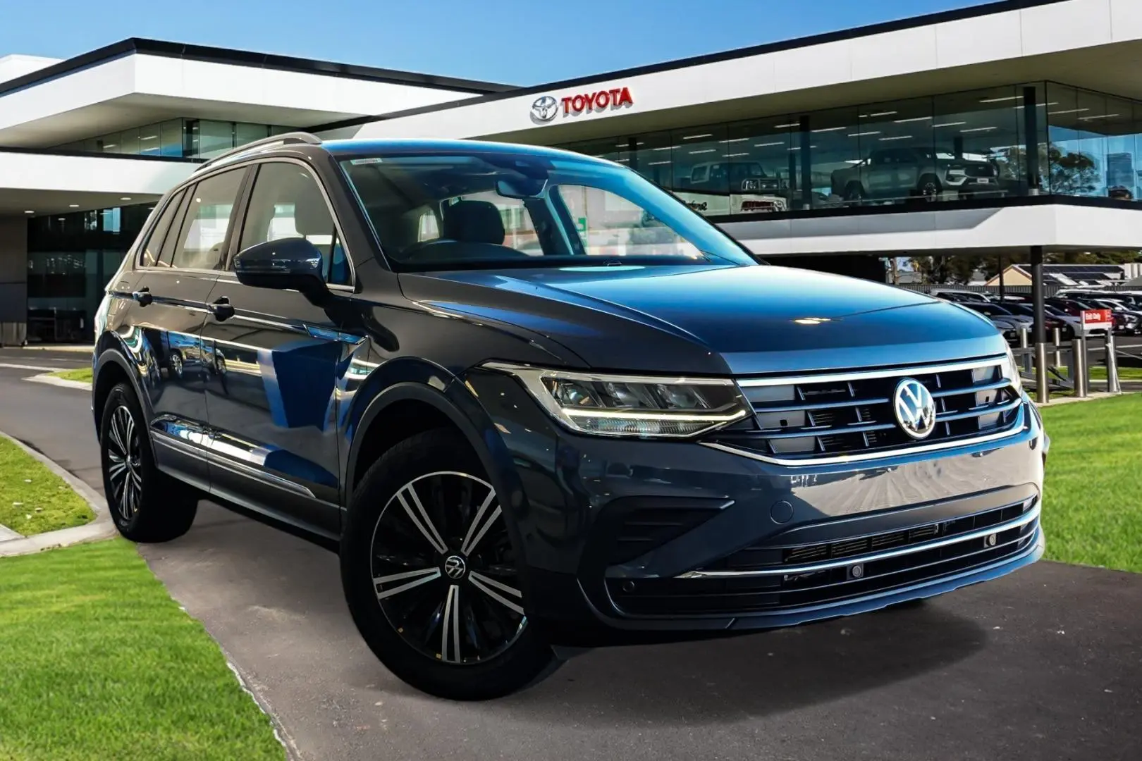 2023 Volkswagen Tiguan Gallery Image 1
