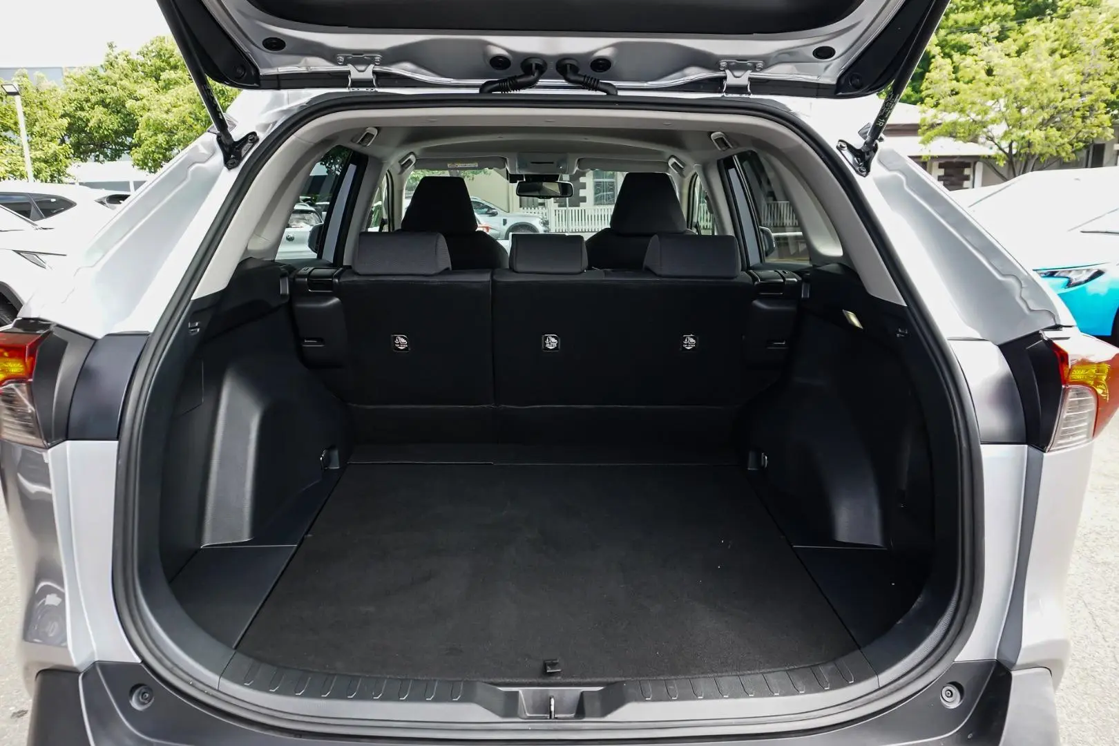 2022 Toyota RAV4 Gallery Image 9