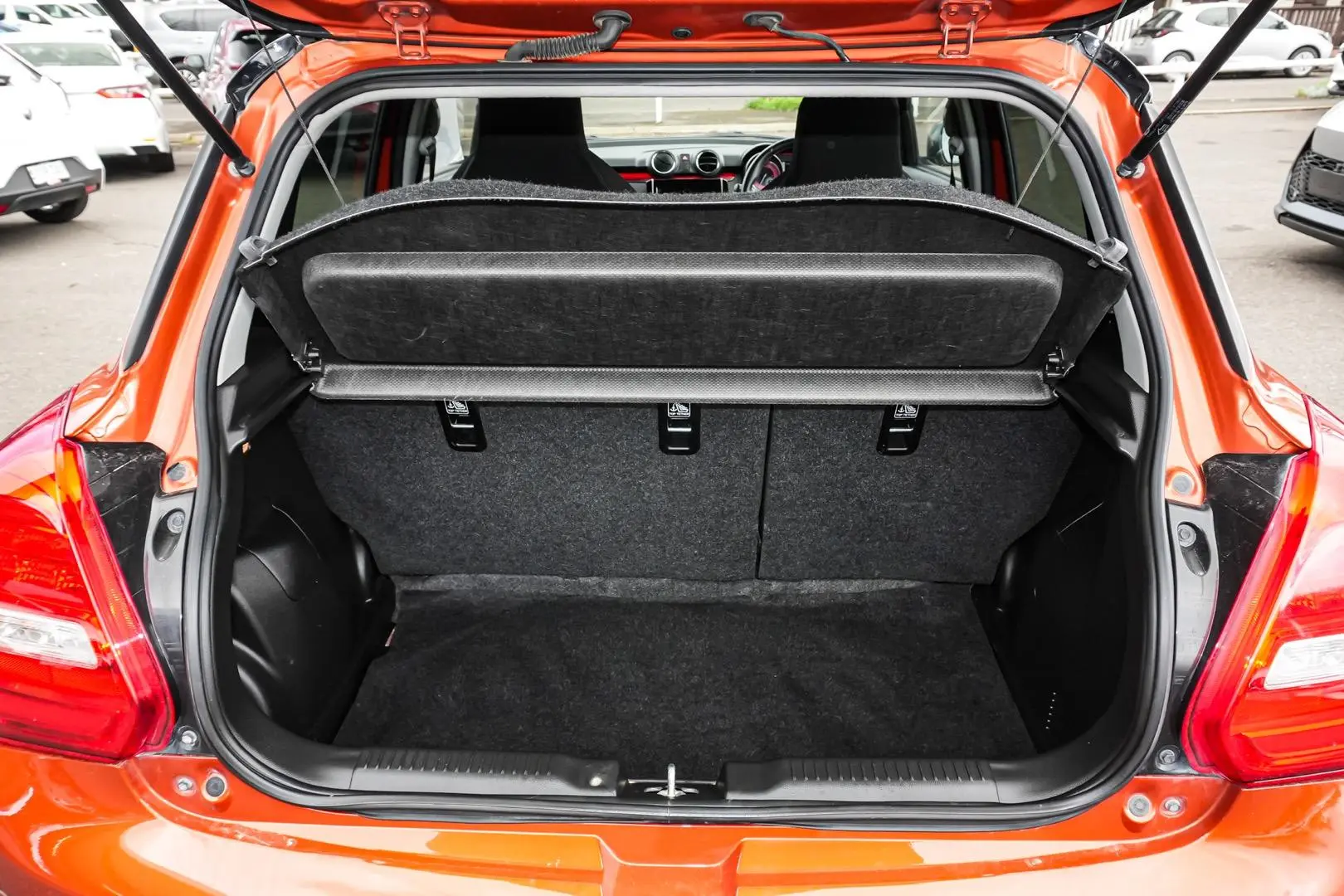2020 Suzuki Swift Gallery Image 10