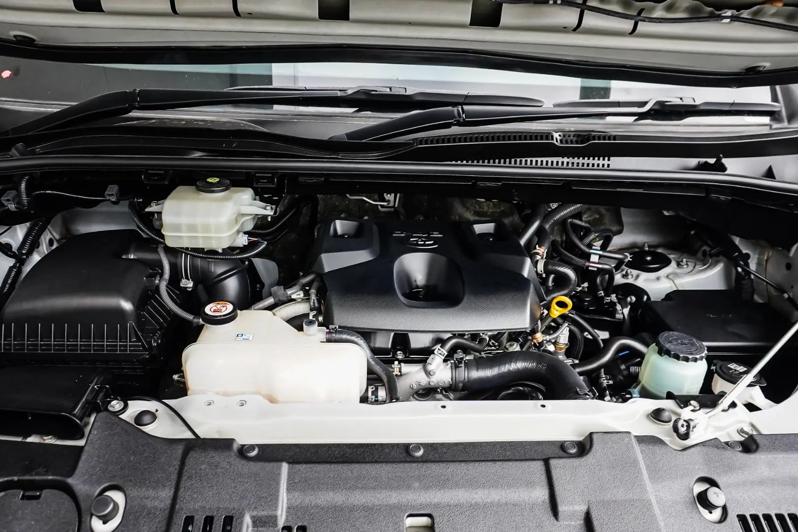 2020 Toyota Hiace Gallery Image 32