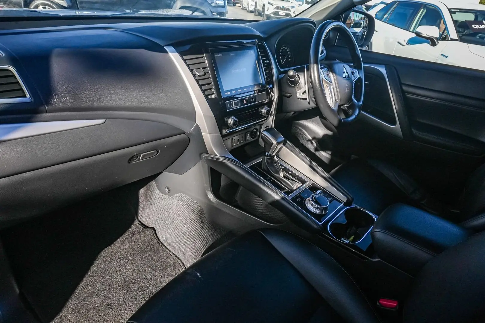 2020 Mitsubishi Pajero Sport Gallery Image 9