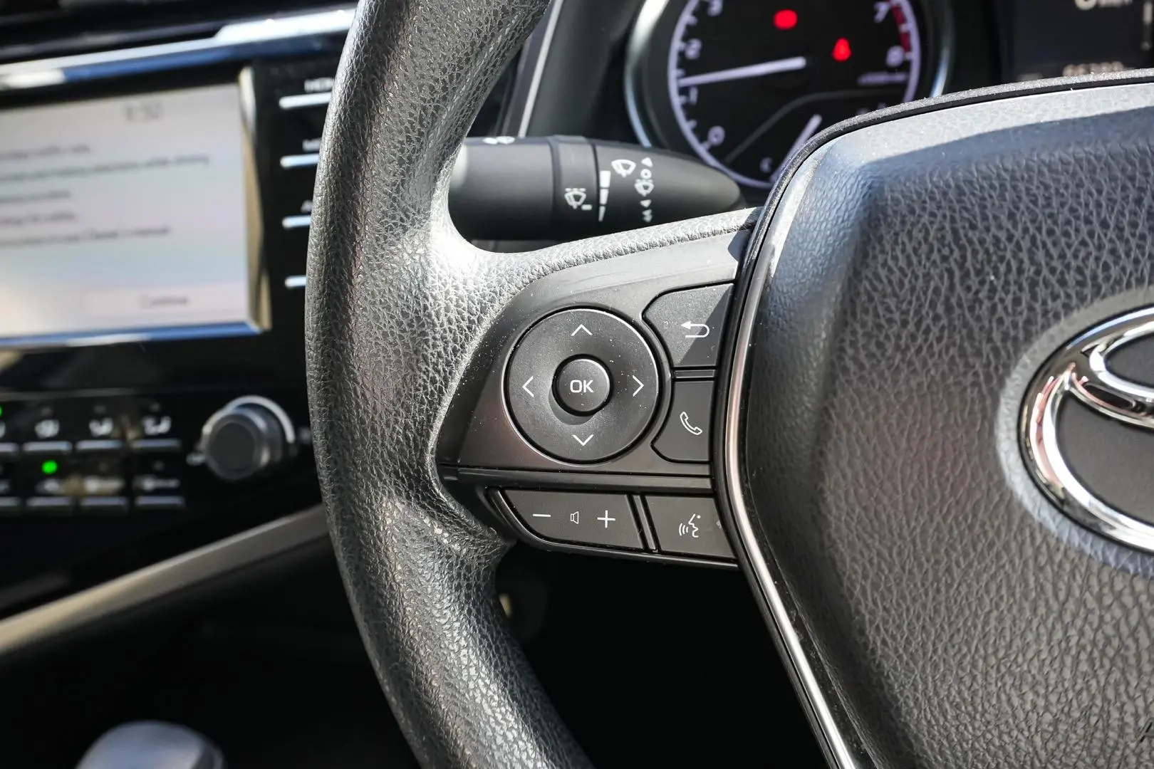 2019 Toyota Camry Gallery Image 18