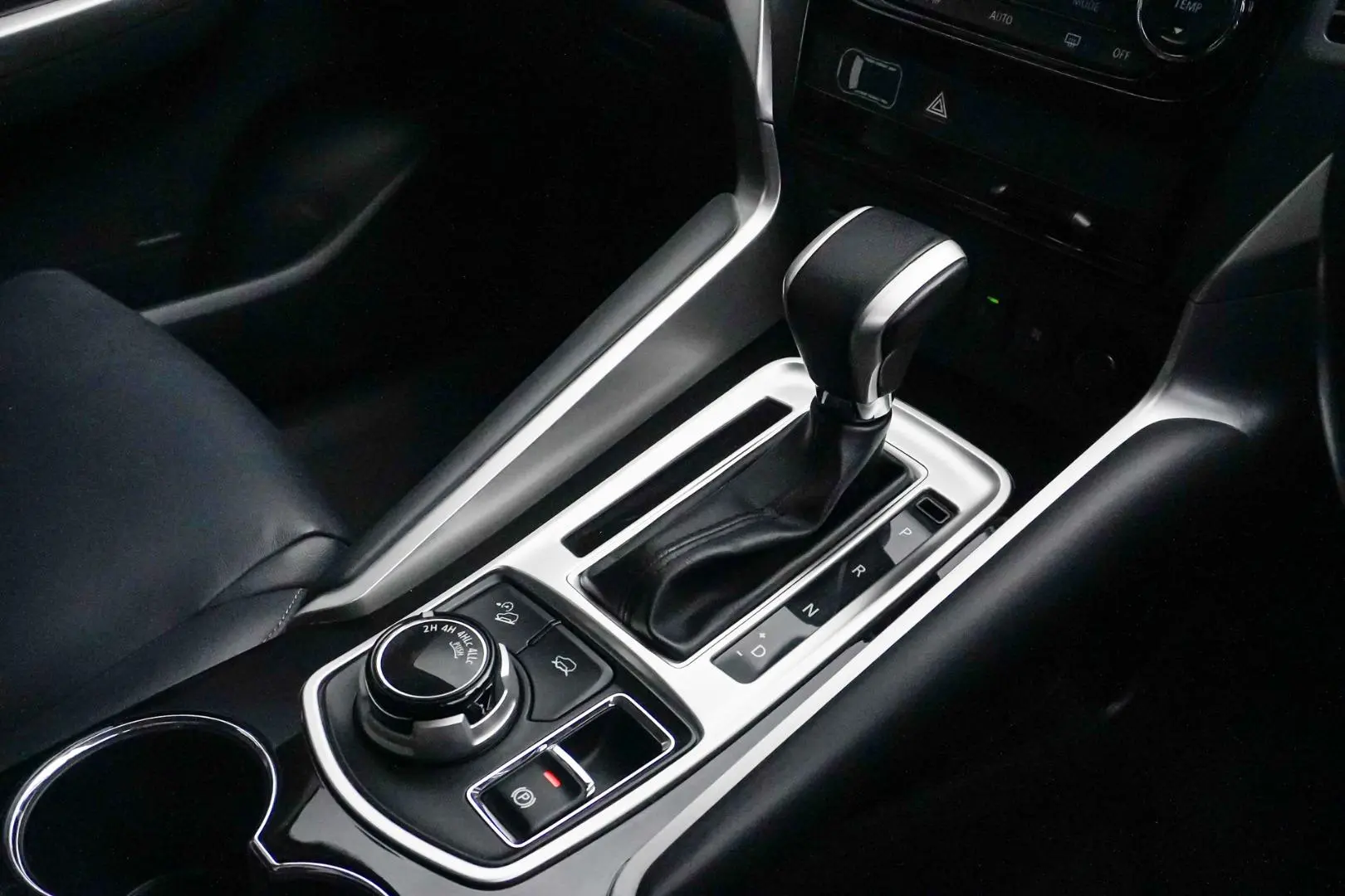 2018 Mitsubishi Pajero Sport Gallery Image 18