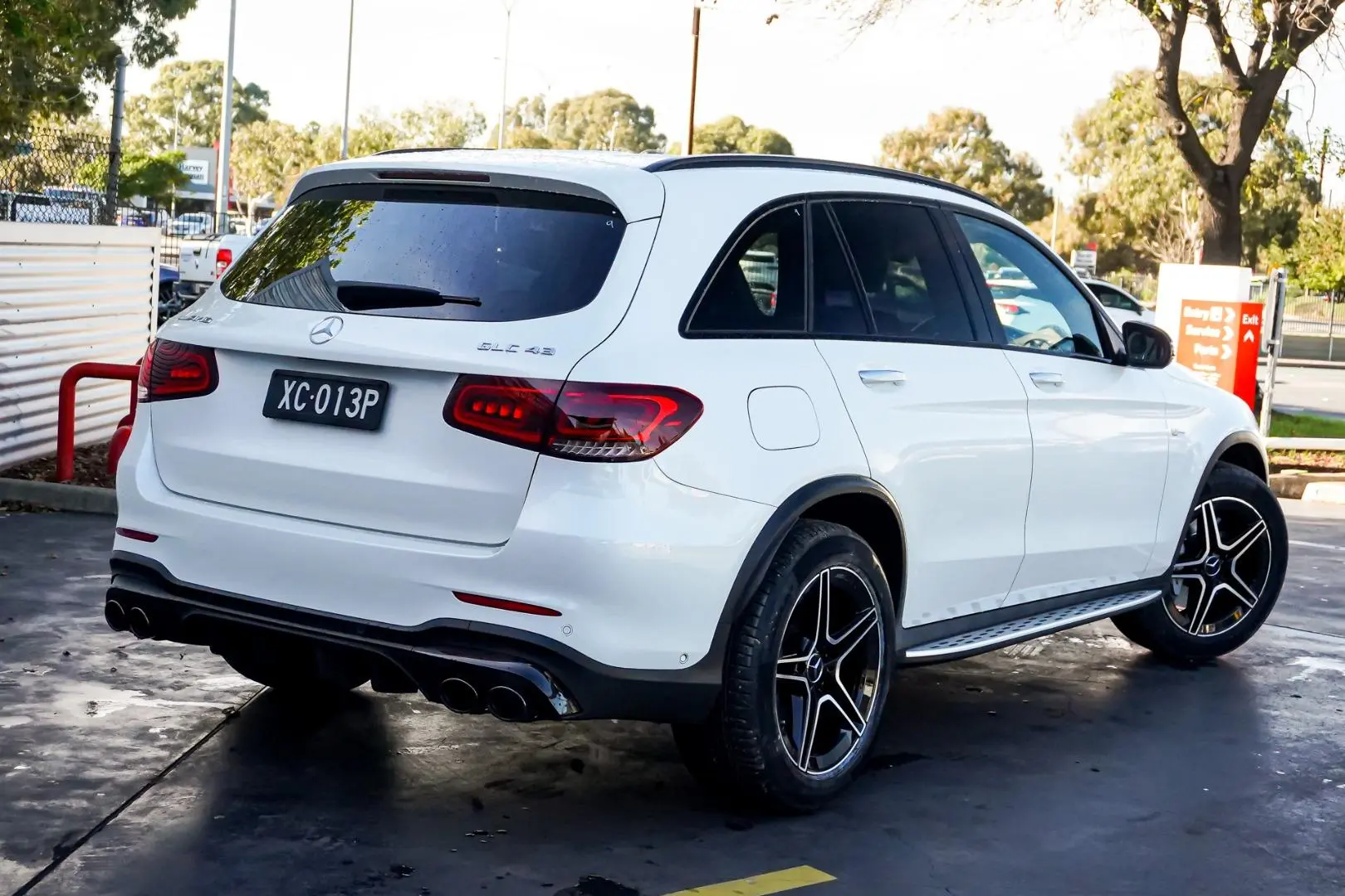 2022 Mercedes-Benz GLC-Class Gallery Image 3