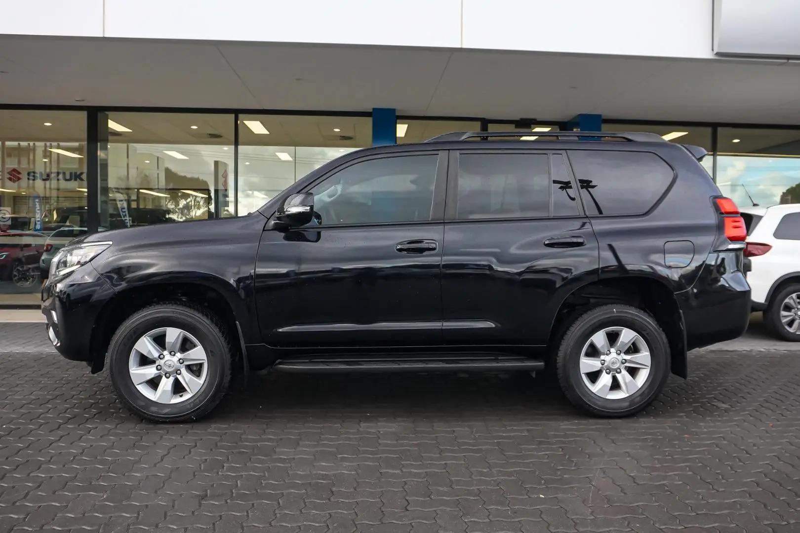 2018 Toyota Landcruiser Prado Gallery Image 4